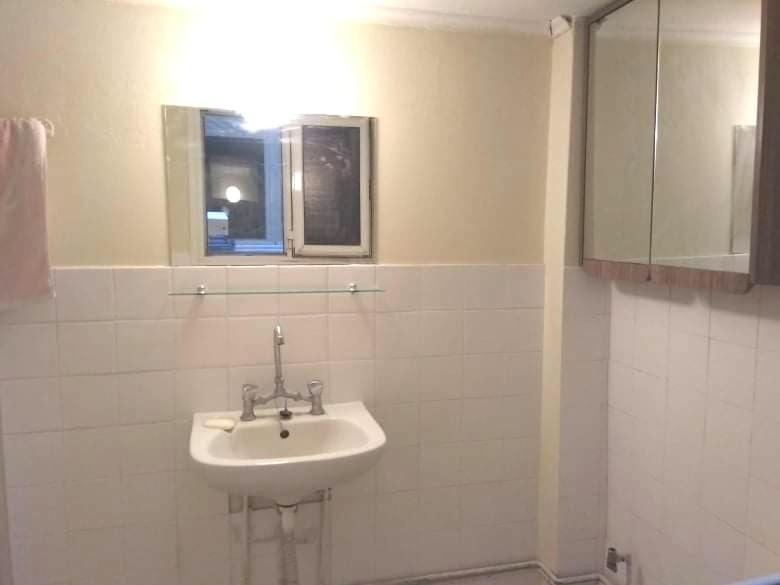 3' απο μετρό, με ιδιωτικό μπαλκόνι Accommodatie bij particulieren *