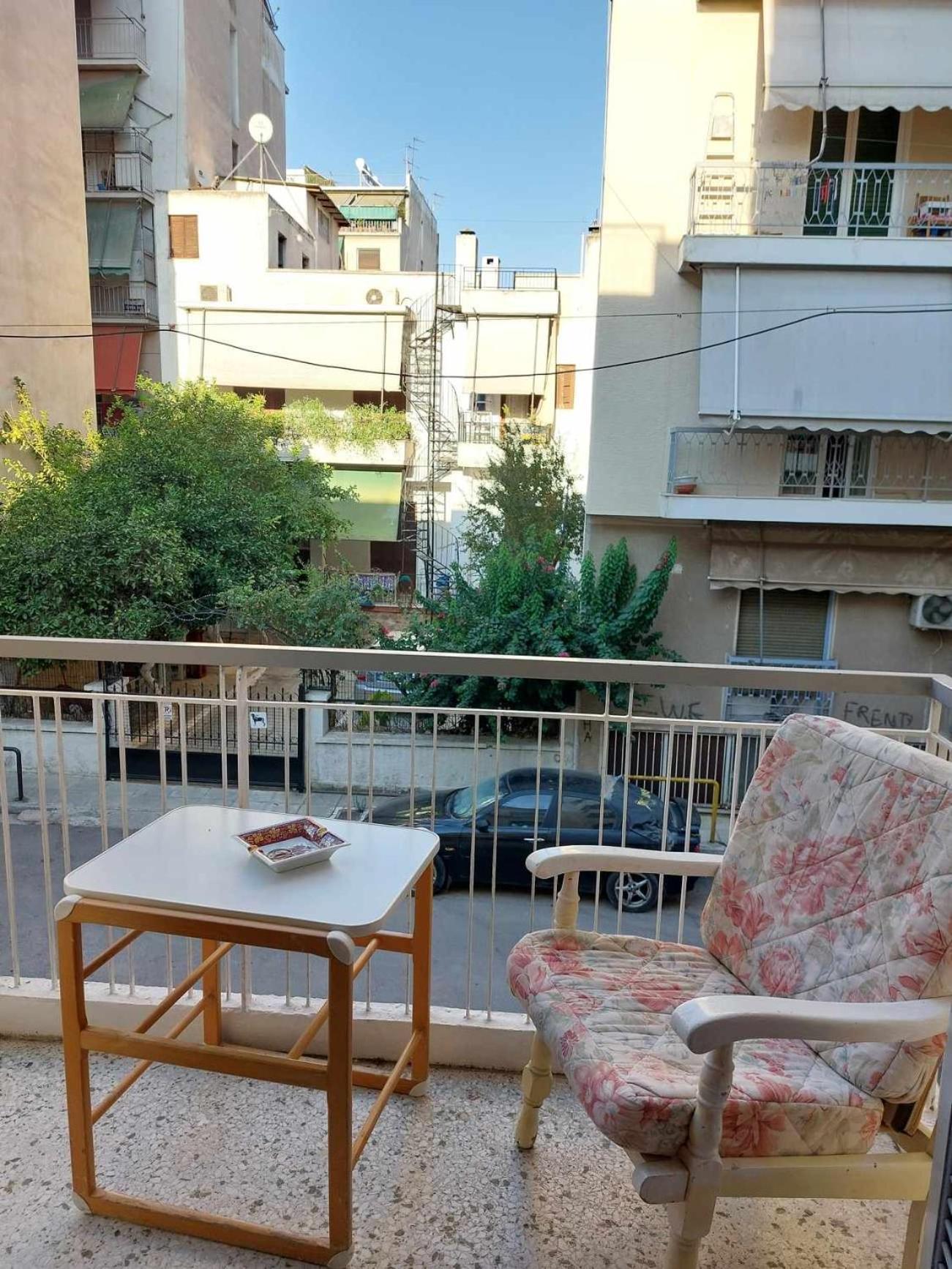 3' απο μετρό, με ιδιωτικό μπαλκόνι Accommodatie bij particulieren Athene